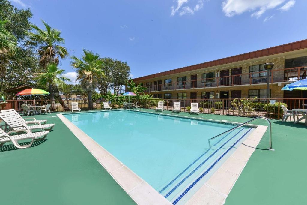 Americas Best Value Inn & Suites Victoria Exteriér fotografie