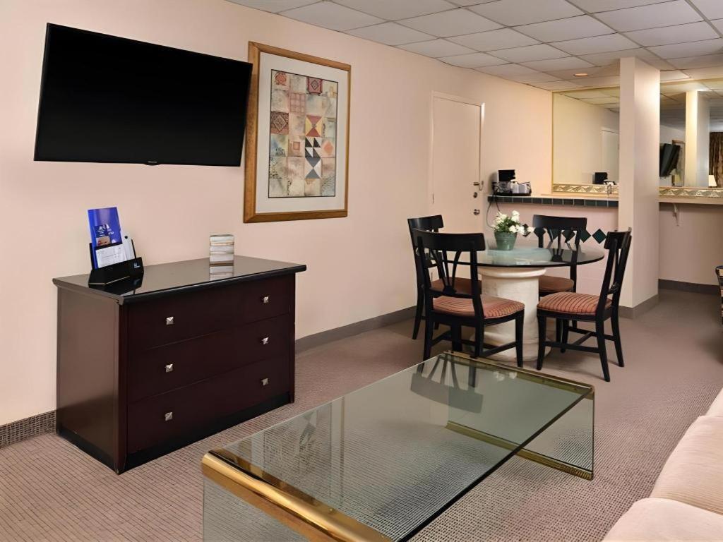 Americas Best Value Inn & Suites Victoria Exteriér fotografie