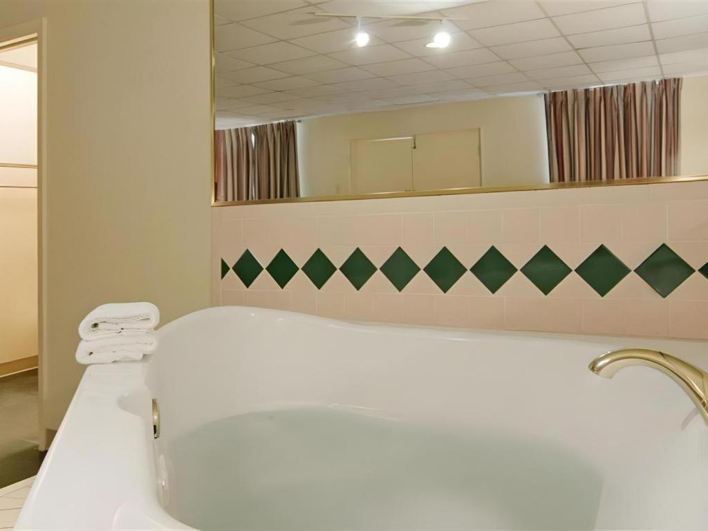 Americas Best Value Inn & Suites Victoria Exteriér fotografie